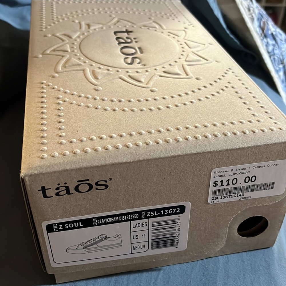 Taos Z Soul tennis shoes, size 11
